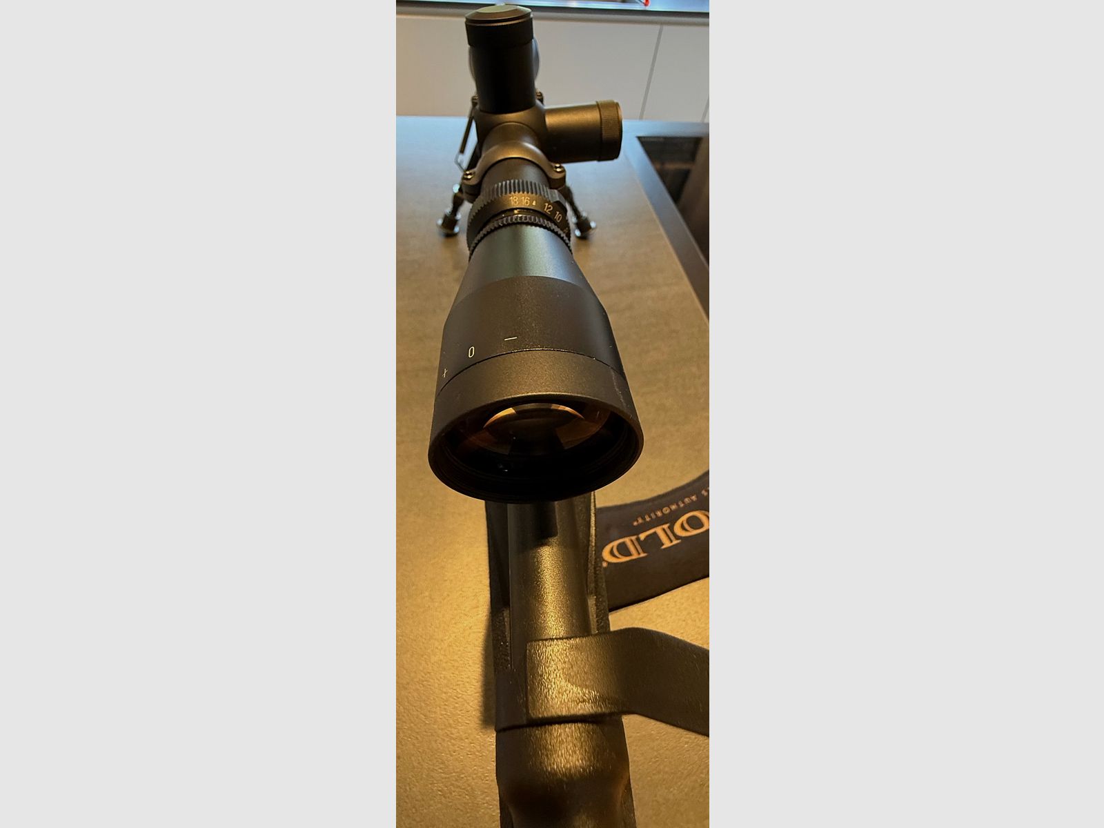 Fucile a ripetizione Remington 700 in calibro .223 REM con ottica Leupold 6–18 VX-II