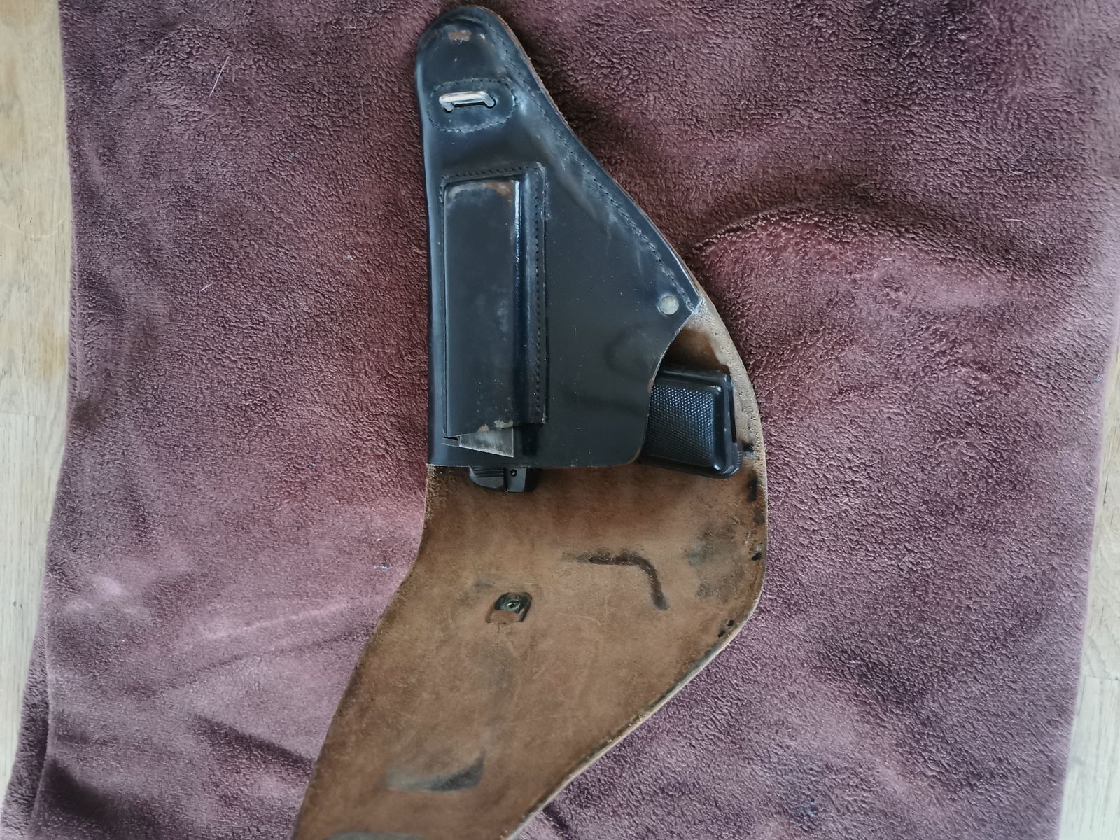 FN belga, calibre 7,65 mm con funda