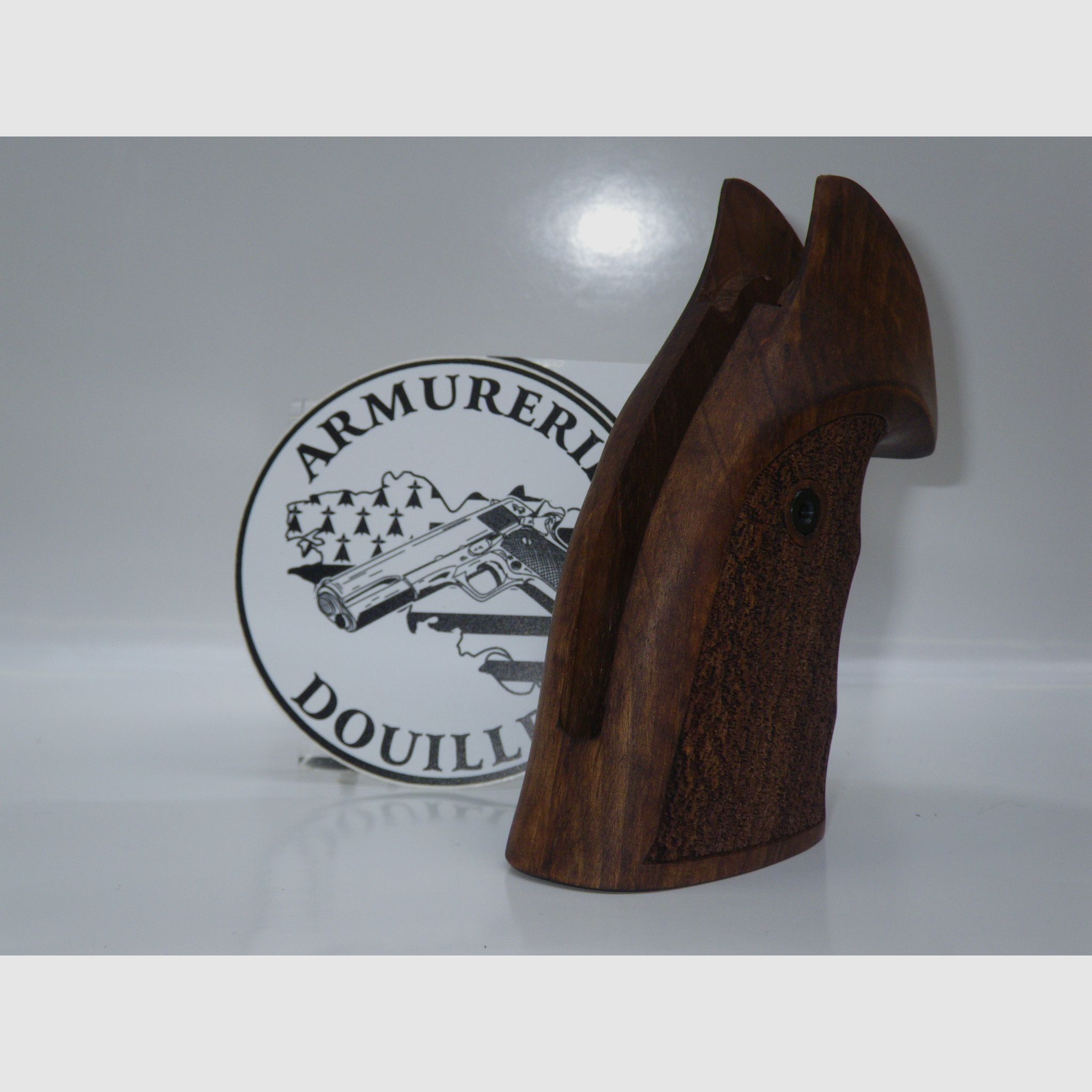 Impugnature in legno testurizzato per revolver Manurhin MR73, immagine 2 di 2