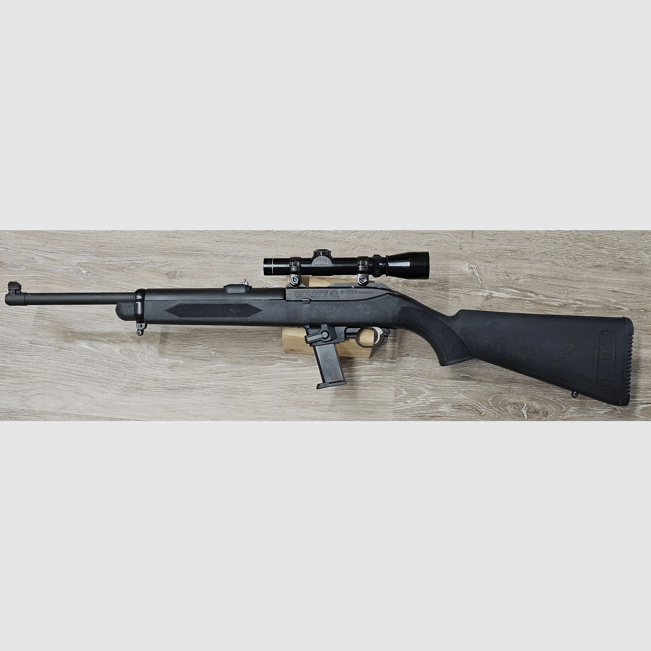 Zelflader Ruger PC9 Police Carbine 9mm Luger incl. Leupold Vari-X II 1-4x20 draadkruis-scope (eerste eigenaar, bouwjaar 1997)