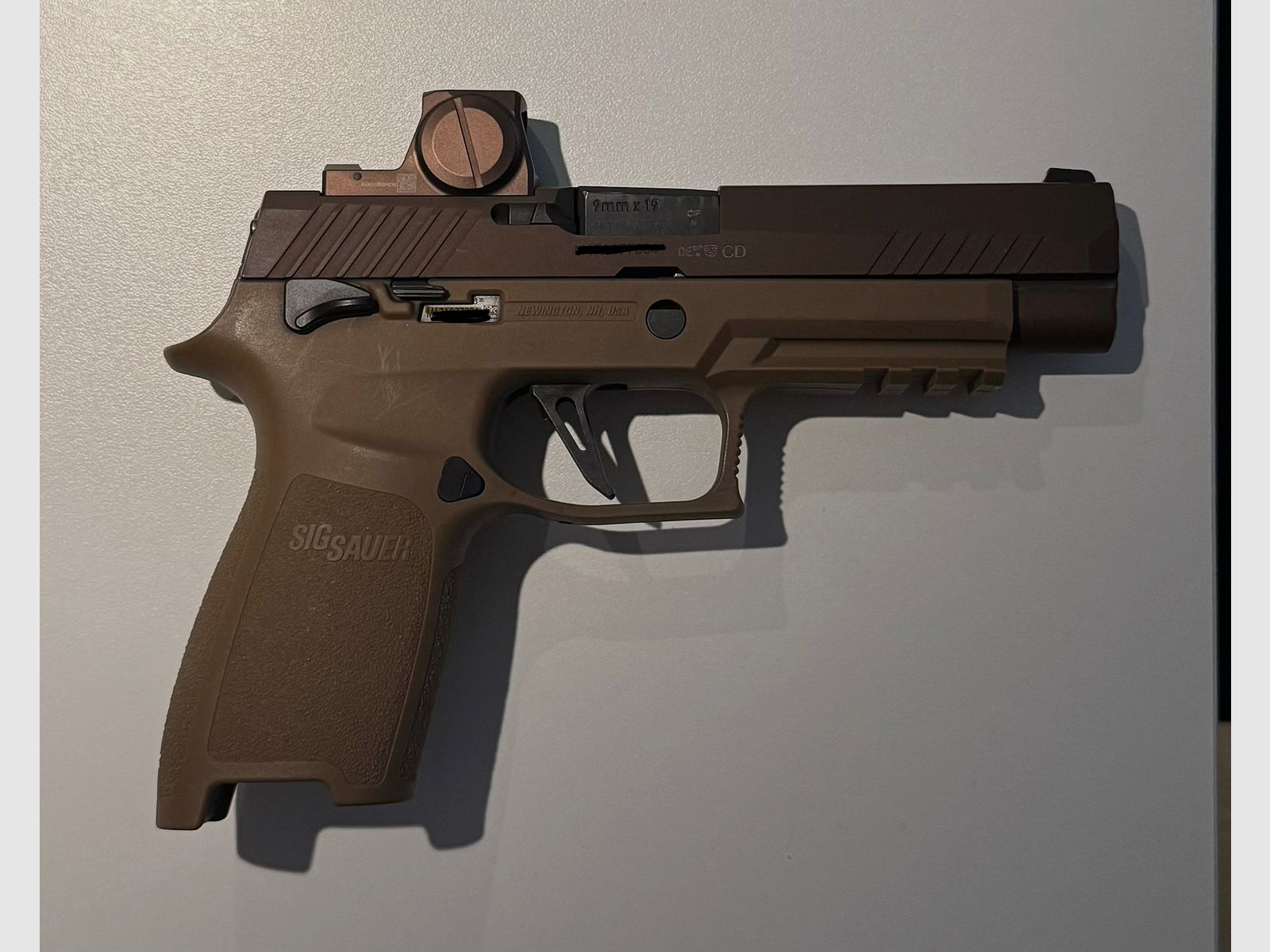 Sig Sauer P320 M17 9mm + Romeo-X FDE + BlackTrident Holster