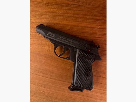 Walther PP schreckschuss pistool kal. 9mm P.A.K. zwart geblauwde