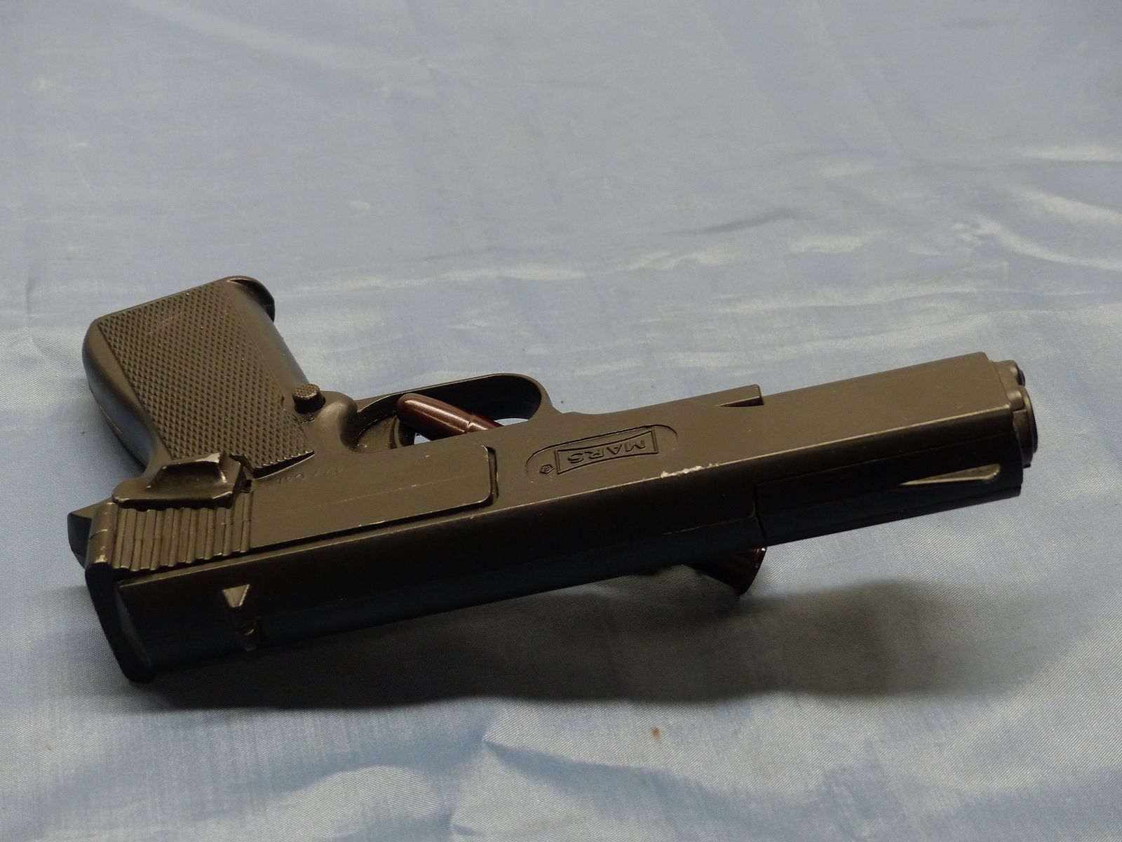 Pistola de aire Marksman 1010 Repeater Cal. 4,5/.177 fabricada en Torrance California USA, imagen 5 de 10