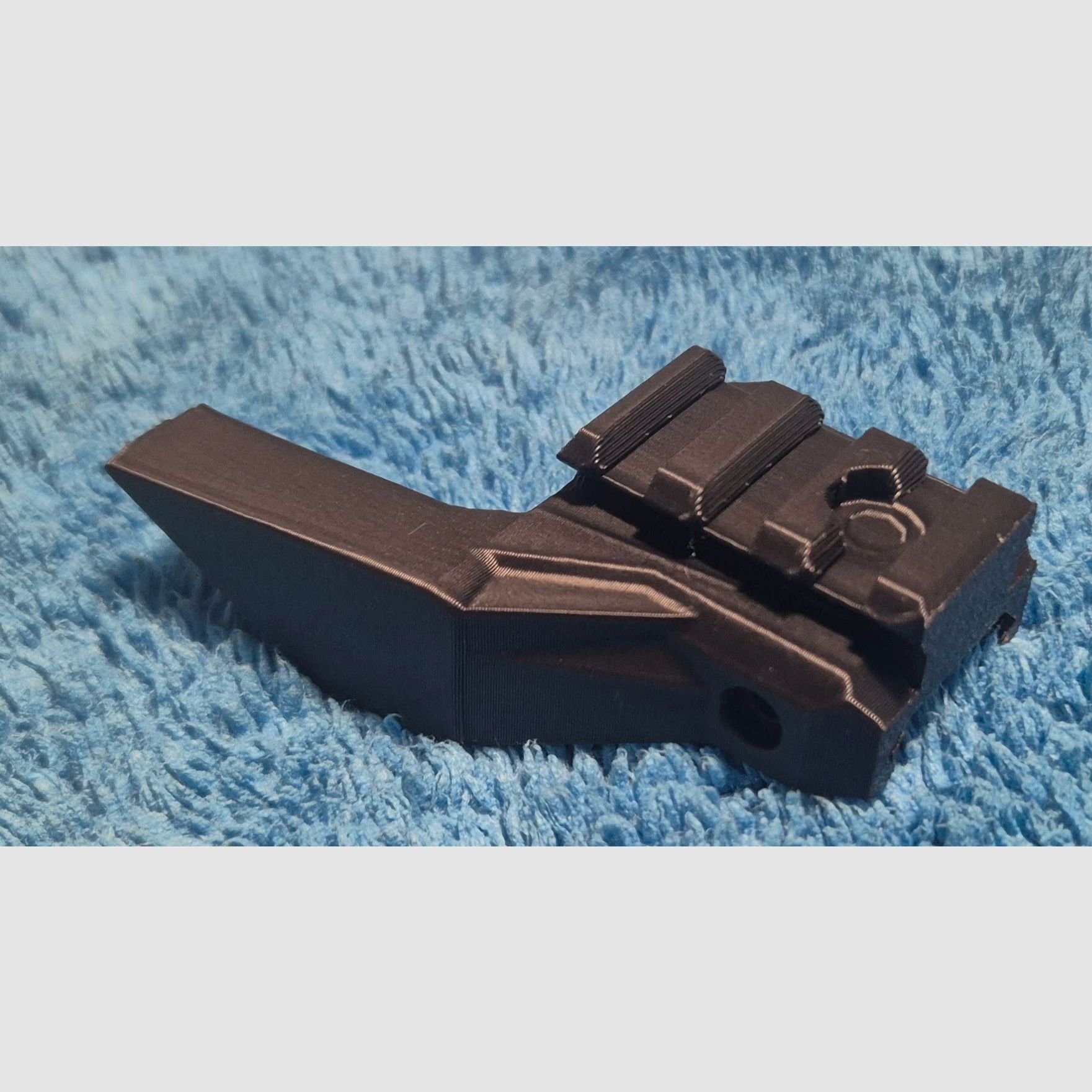 MUNITEX Thump-Rest Auflage / Daumenauflage für Pistolen mit Picatinny-Schiene
