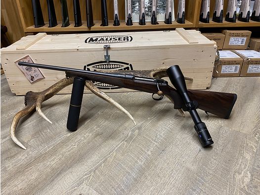 Sauer 101 Artemis, links, met Zeiss Conquest V4 3-12x56