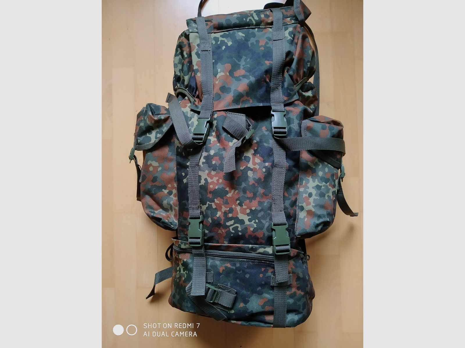 Imitat BW - Kampfrucksack, Volumen 65 l, Flecktarn