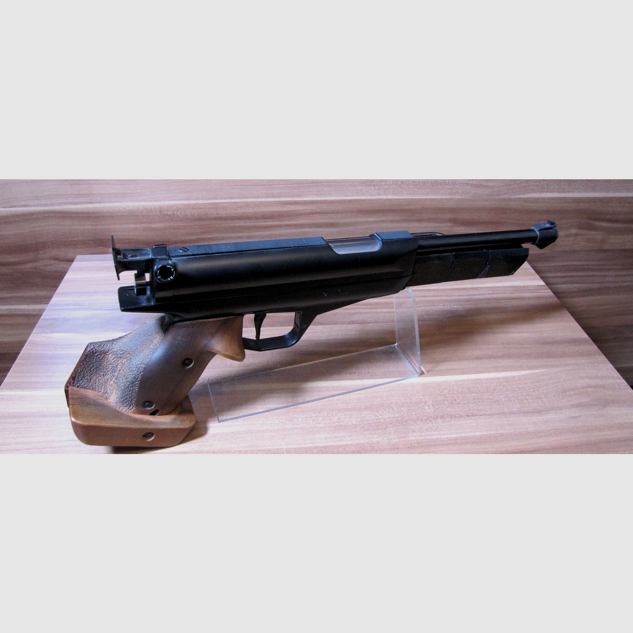 Match air pistol Feinwerkbau 80