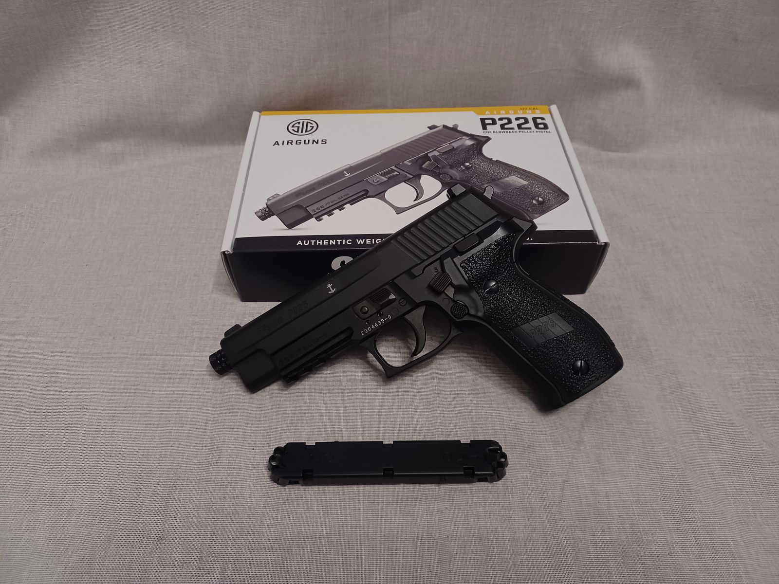 SIG SAUER P226 / 4,5 mm Diabolo / BlowBack / CO2 / Pistole / OVP (42)