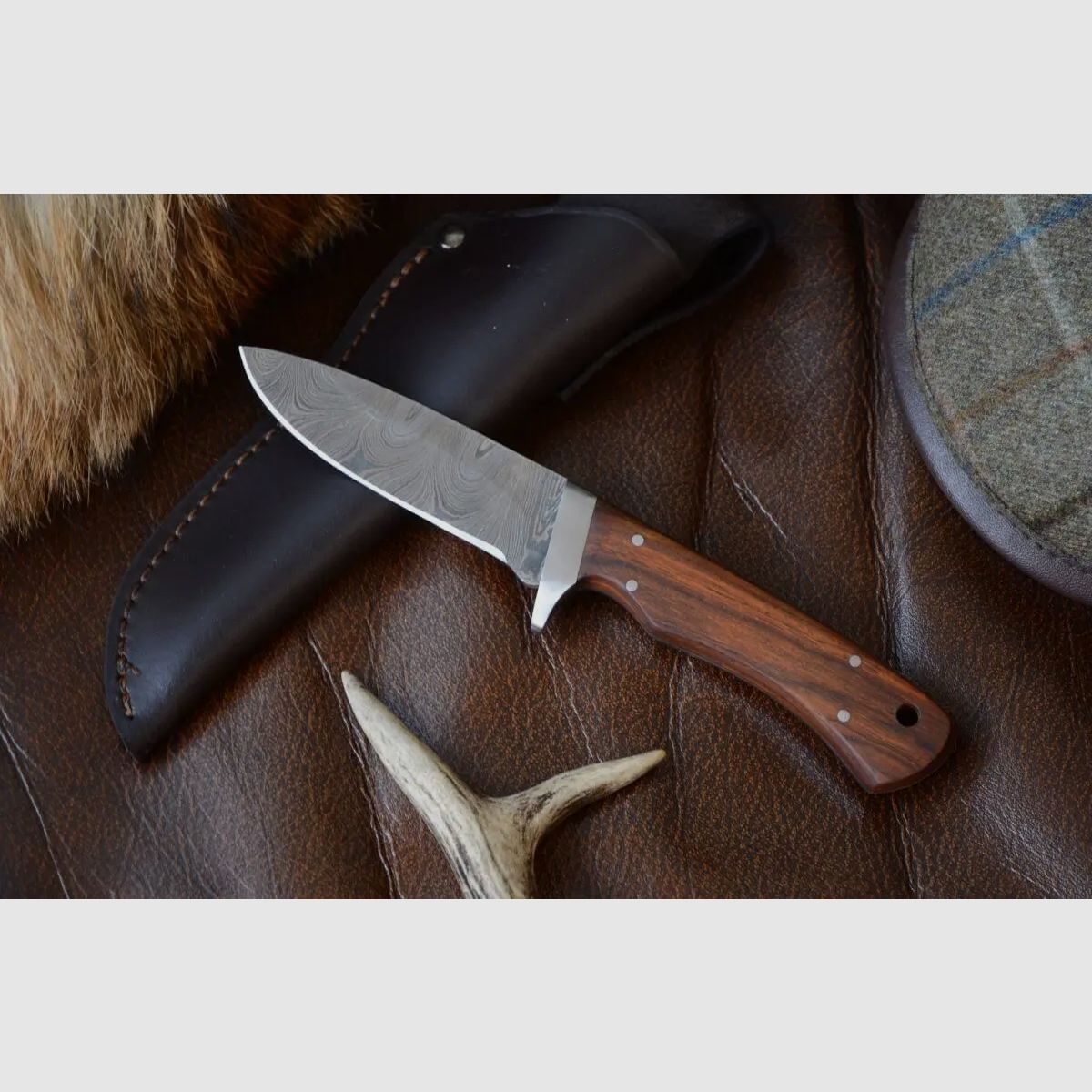 Alljagd Damast-Jagdmesser mit Eichenholzgriffschalen