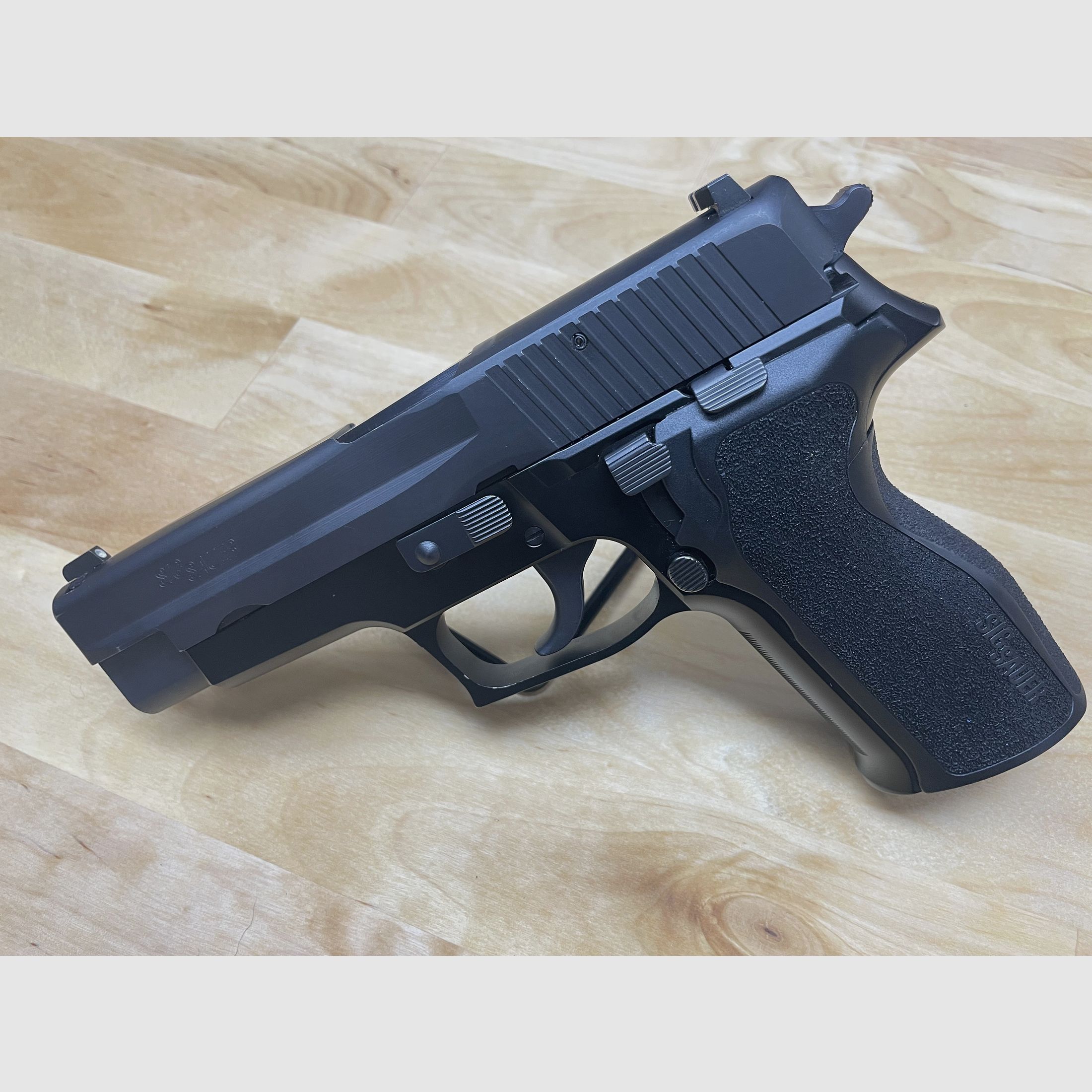 Pistola Sig Sauer P226 9mmLuger in condizioni eccellenti da cacciatore