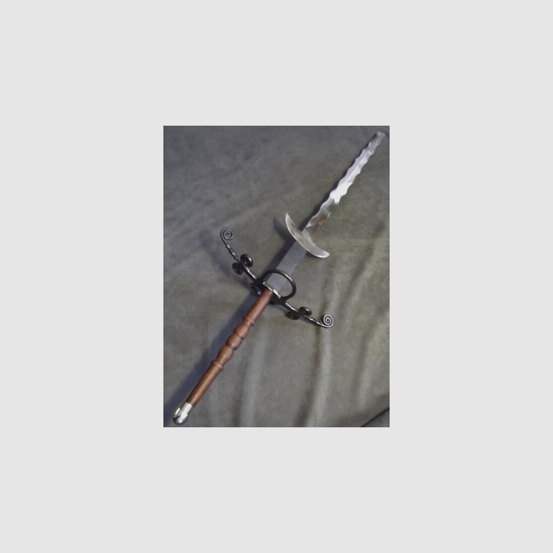 Flamberge Langschwert Schwert mit Wellenklinge Gassenhauer