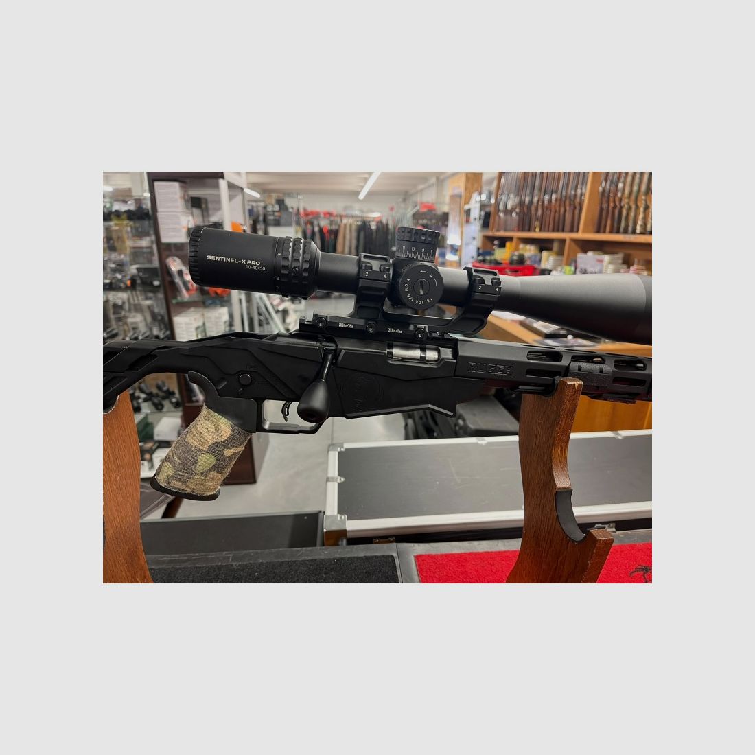 Ruger Precision Rimfire Czarny 17HMR + Luneta VECTOR OPTICS + Tłumik Używany, zdjęcie 4 z 7