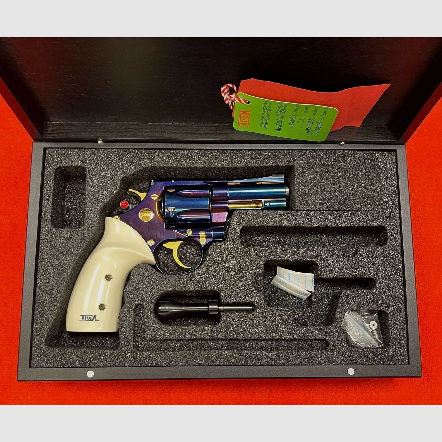 Korth Revolver Classic Glossy Blue Plasma 3″ Kal.357 Magnum, afbeelding 16 van 16