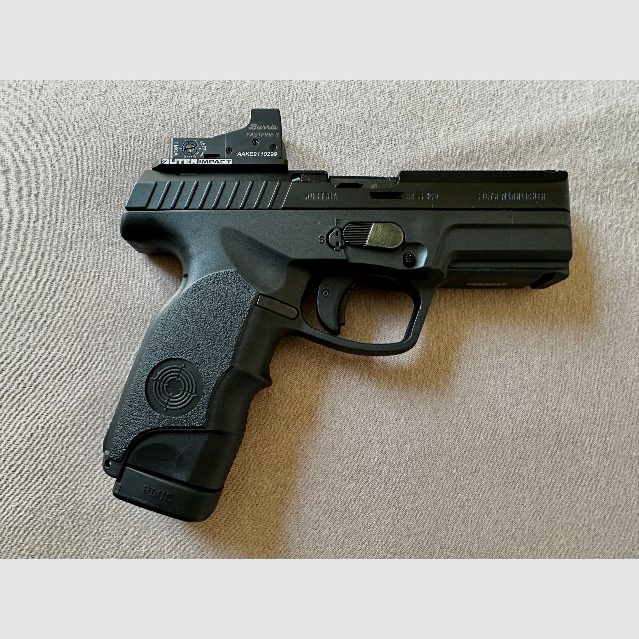 Steyr M9 9mm met Reddot