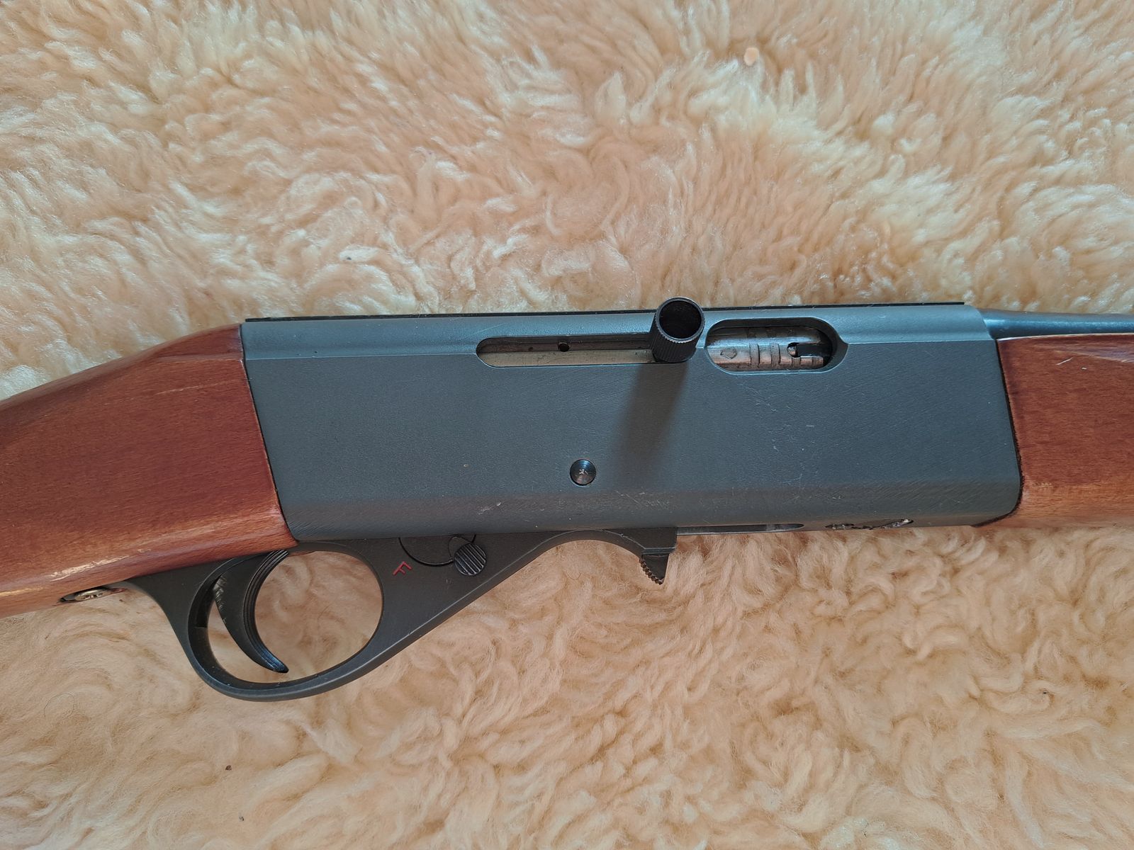 Halbautomatische Kleinkaliber Büchse Anschütz Modell 300 in .22lr 22lfB ohne Magazin (separate Anzeige)