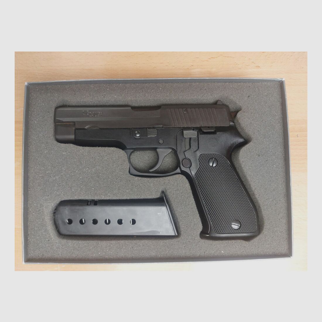 Sig Sauer, Eckernförde P 220-1