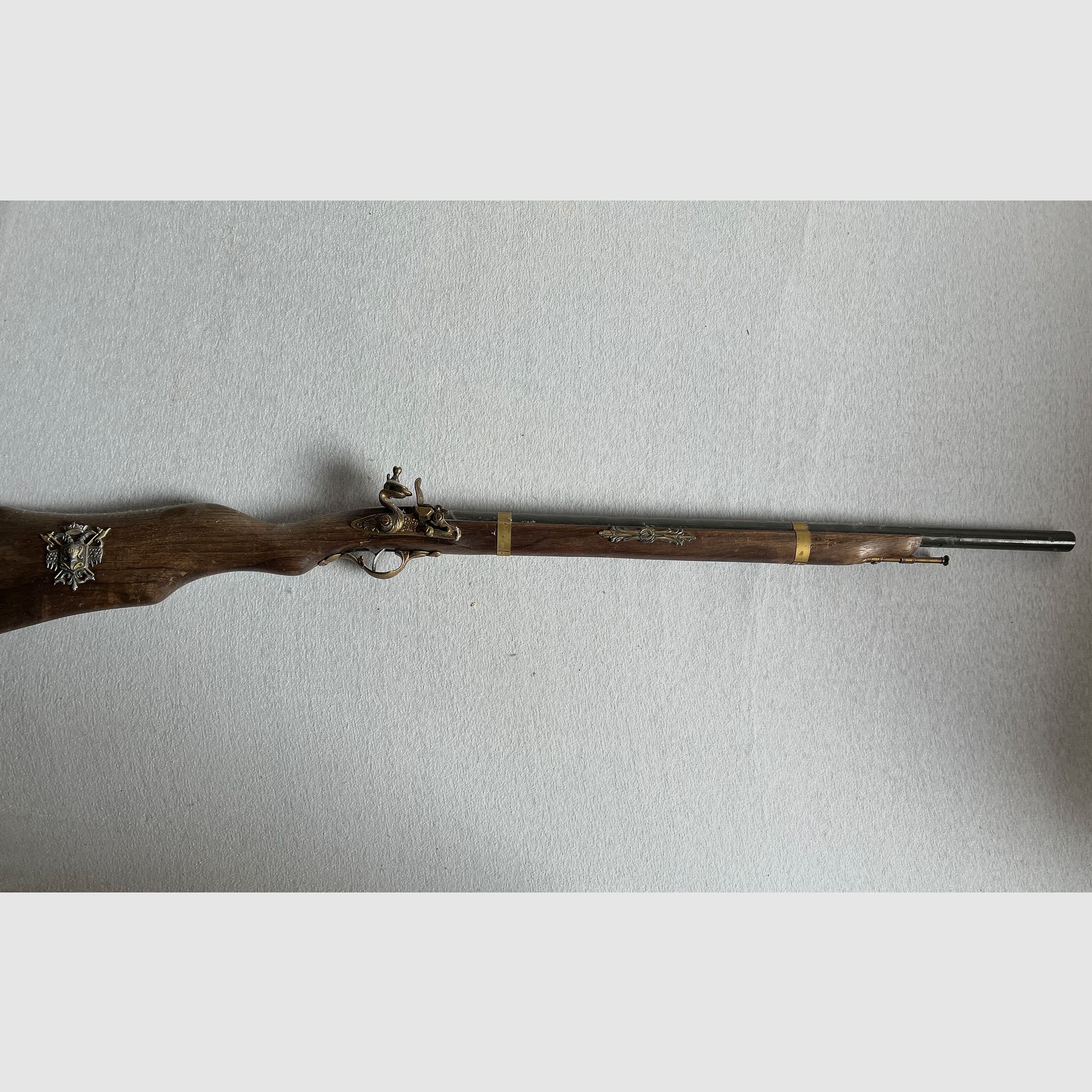 Grande collezione di armi decorative – spade, pistole a pietra focaia, fucili ad avancarica, alabarda, martello da guerra – liquidazione della collezione