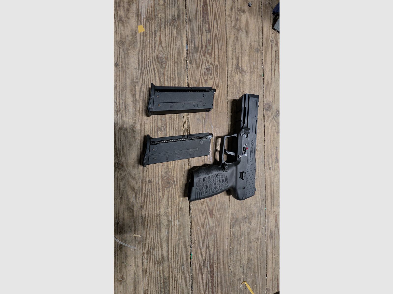 Airsoftpistole "Maverick" im FN 5-7 Design 