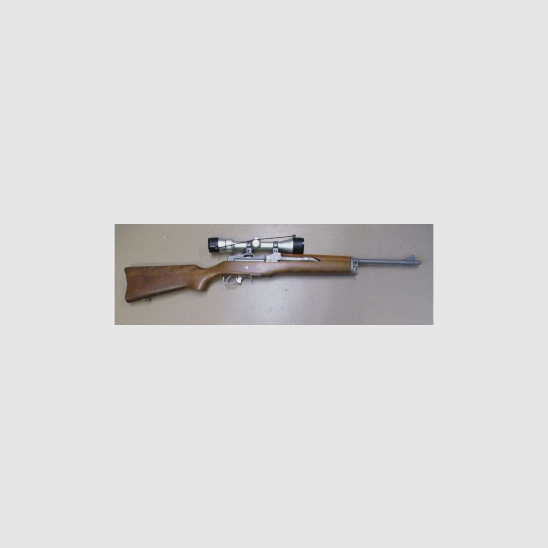Semi-automatisch geweer Ruger Mini 14 roestvrij staal met richtkijker in zilver Mini14, afbeelding 1 van 2