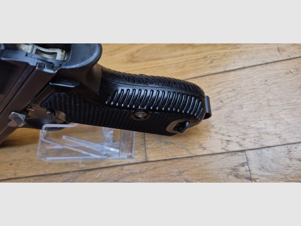 Bardzo ładny pistolet SIG P210-2 – Mit o 9 para – Broń wojskowa z 4. kontraktu – Około 1957/60-62 – Bardzo dobra oksydacja – Marzenie o działaniu i lufie – 2. magazynek i kabura (kompletny zestaw!) dostarczone dodatkowo – Stan TBE+/TBE++!, zdjęcie 8 z 26