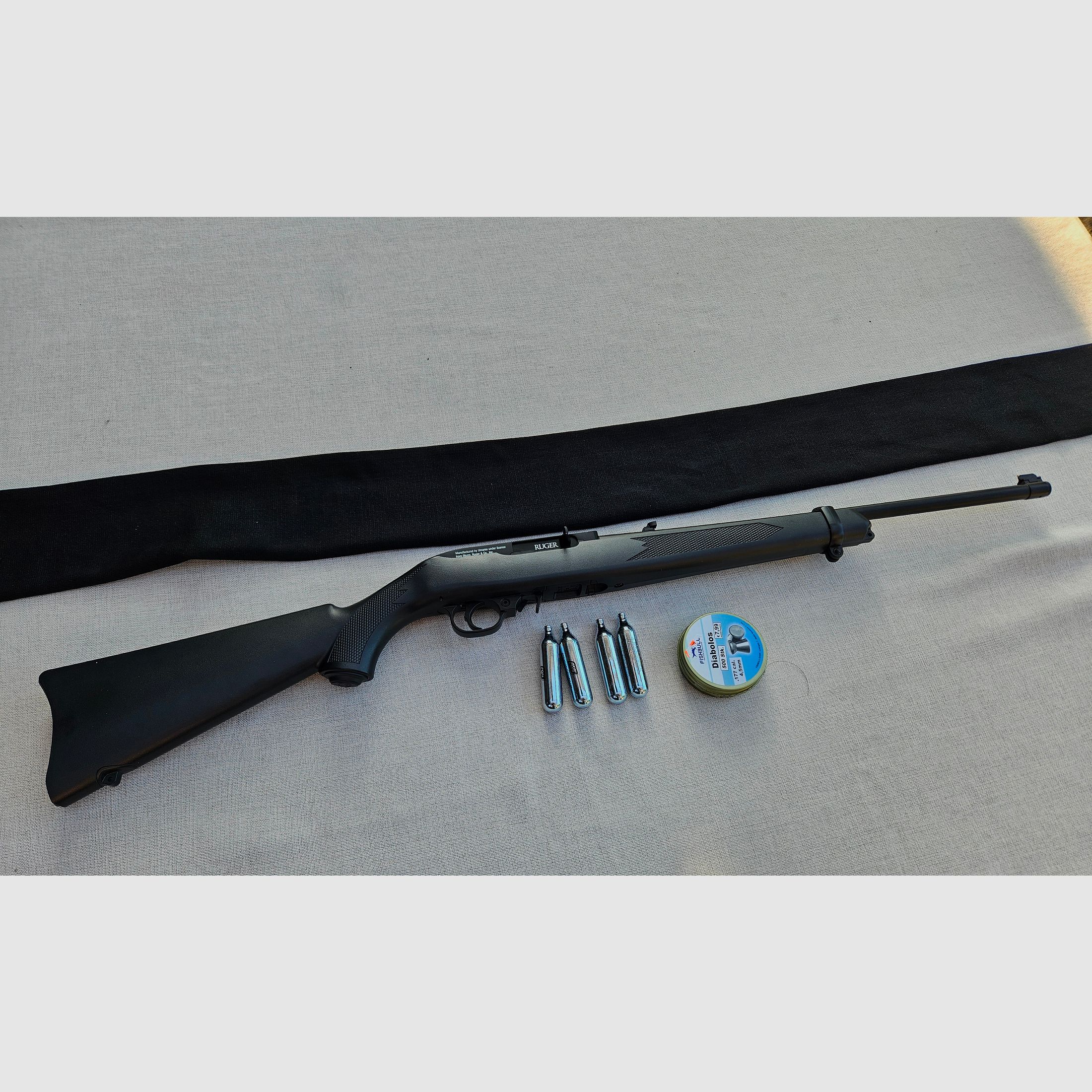 Ruger 10/22 CO2 4,5mm Luftgewehr mit Magazin 