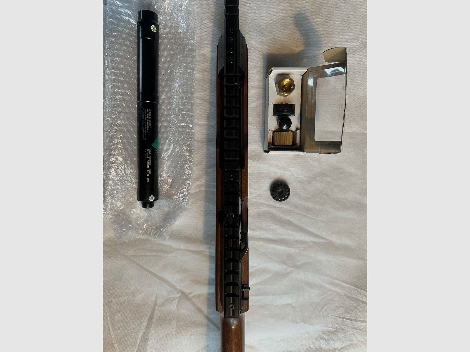 Weihrauch HW 100 T, with silencer, 3 new cartridges, requires a firearms ownership license, as good as new