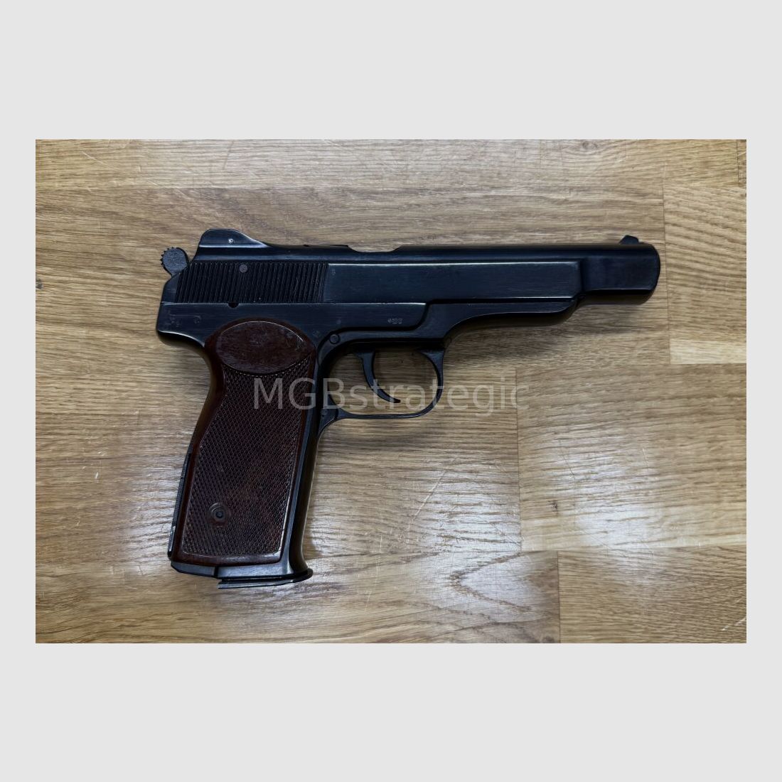 Stetschkin APS - pistola semiautomática 9mm Makarov con culata