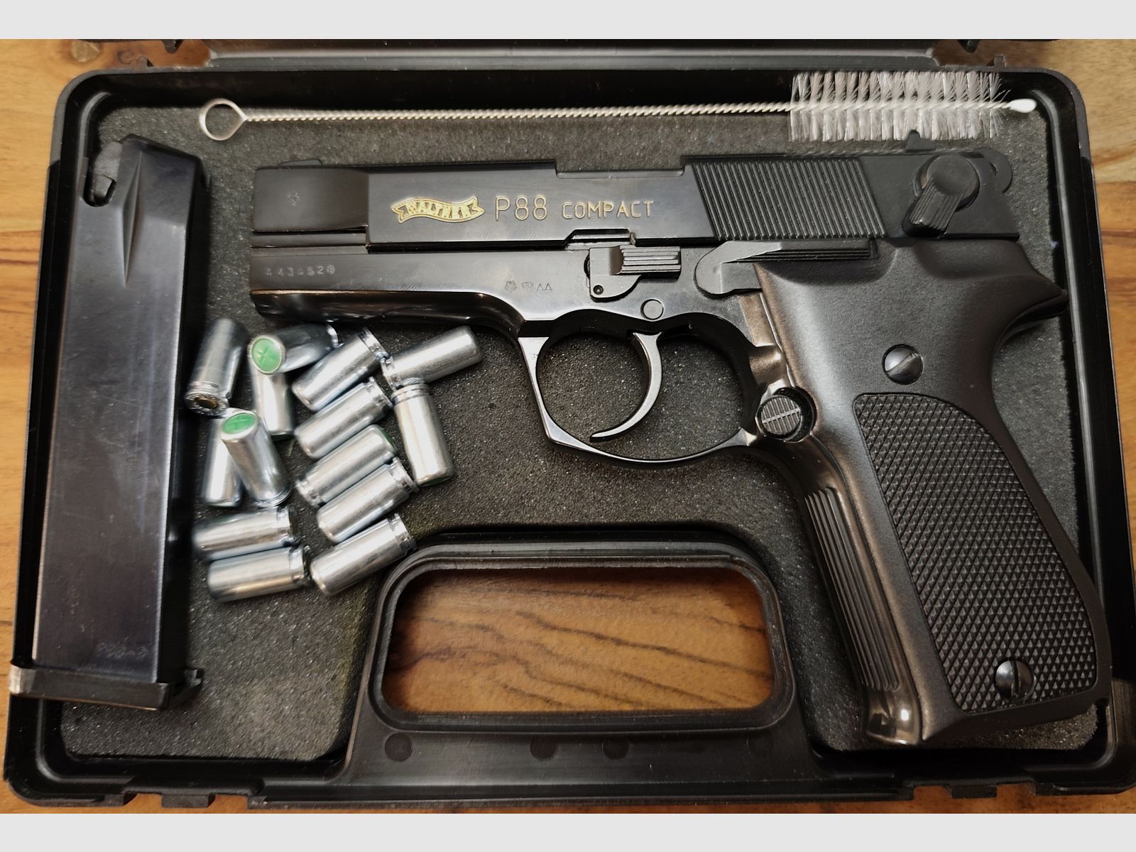 Walther P 88 Compact ancien modèle écriture dorée PTB 764 noir avec munitions