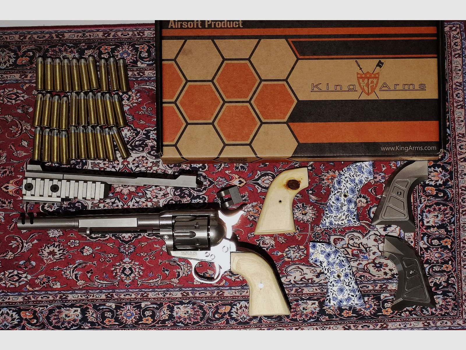 King Arms Peacemaker in silver-chrome