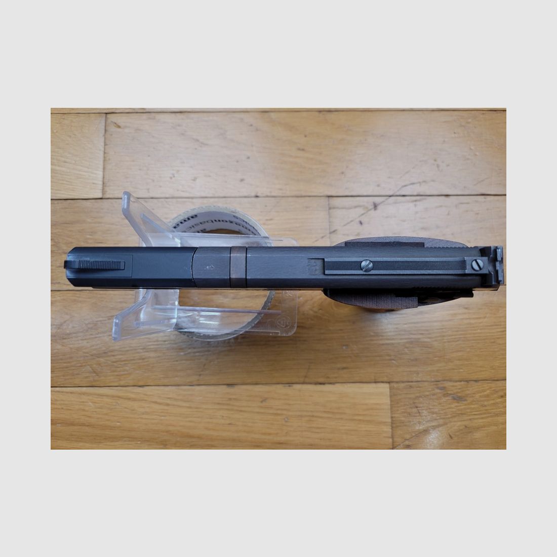 Mooie Smith&Wesson mod 422 – kaliber 22LR – in 4,5 inch – volledig staal – zeer mooie houten grepen – ergonomie voor degenen die de voorkeur geven aan een rechte en klassieke kolf – voor de stand en voor plezier – TBE, afbeelding 9 van 17