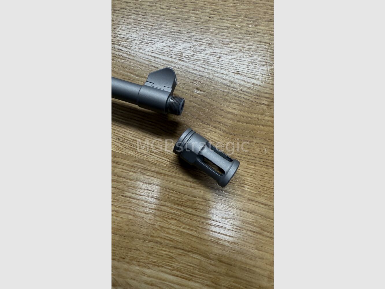 Ruger 10/22 met A-Team kolf systeem / loop en 2x Ruger BX-25 magazijnen cerakote zilver gecoat / loopdraad 1/2"x28UNEF