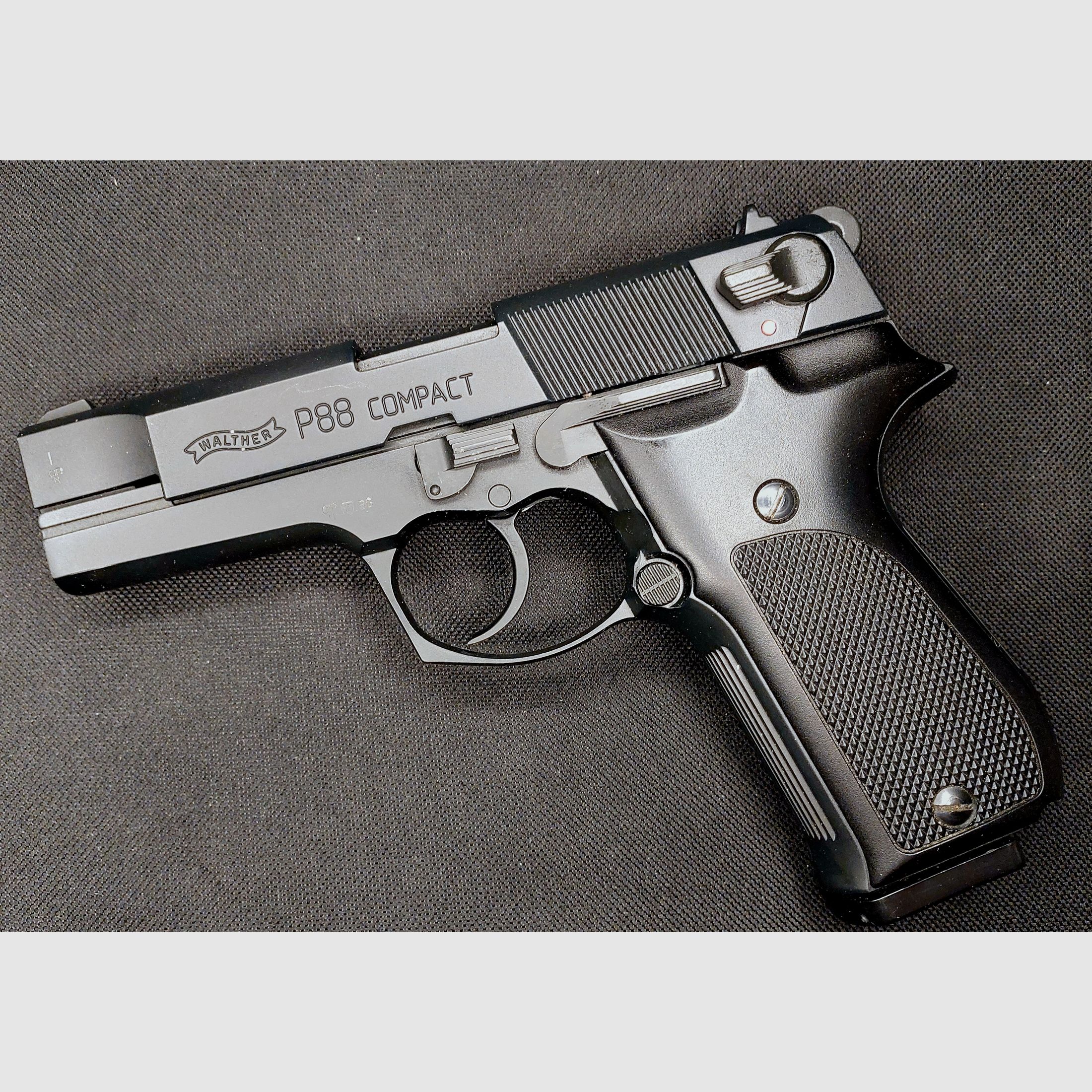 Walther P88-9 (P 88 Compact) Schreckschuss pistool 9mm P.A.K. zwart (PTB 764) 2 magazijnen, afbeelding 2 van 7