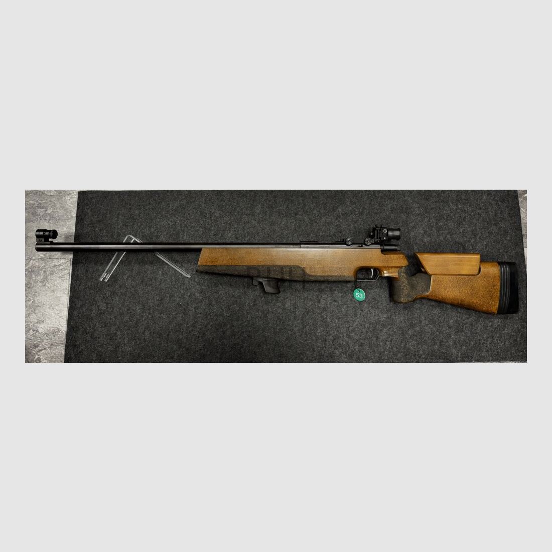 Veicolo e arma da caccia "Ernst Thälmann" Suhl 150-1 Standard / Arma per mancini dalla fabbrica