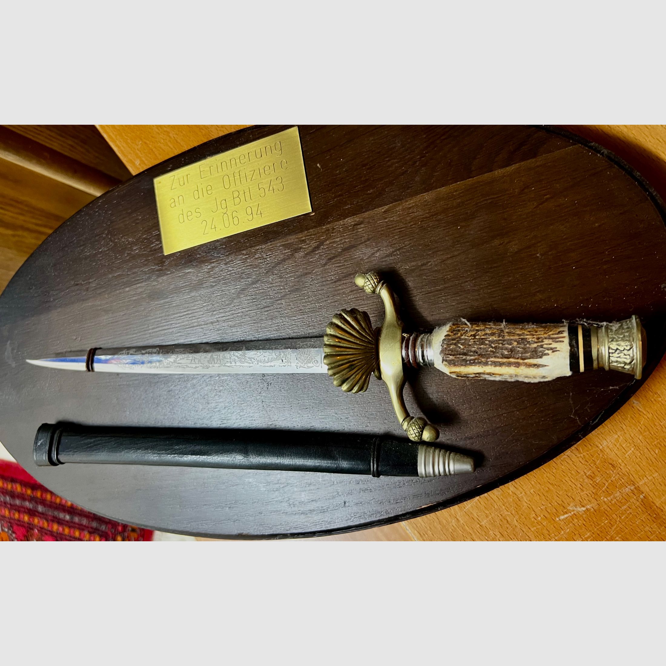 Hunting dagger / mounted on wooden plaque, image 5 of 10