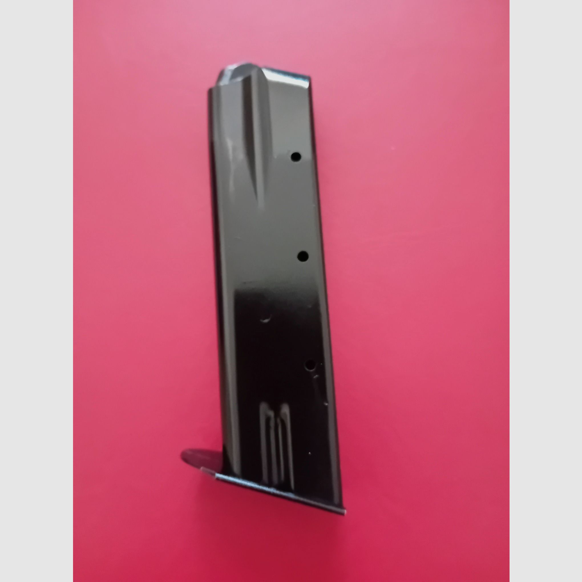 Magazine pistol 9 x 19 mm