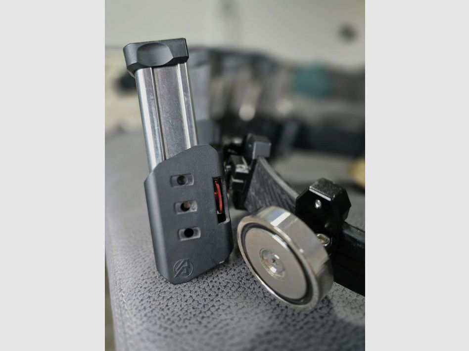 2011 HPS Racegun Open Master 9mm Major + STI Veriegelungsblock für das DAA X Holster + 4x DAA Magazintaschen + Magnet inkl. 4 STI Magazine (je 20 Schuss) + 1000 Geschosse