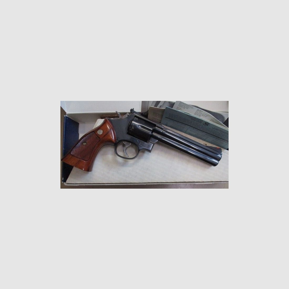 Ungeschossener Revolver Smith & Wesson 586 aus Sammlung 586