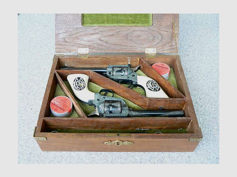 A pair of revolvers Cuno Melcher ME6, caliber 6 mm Flobert