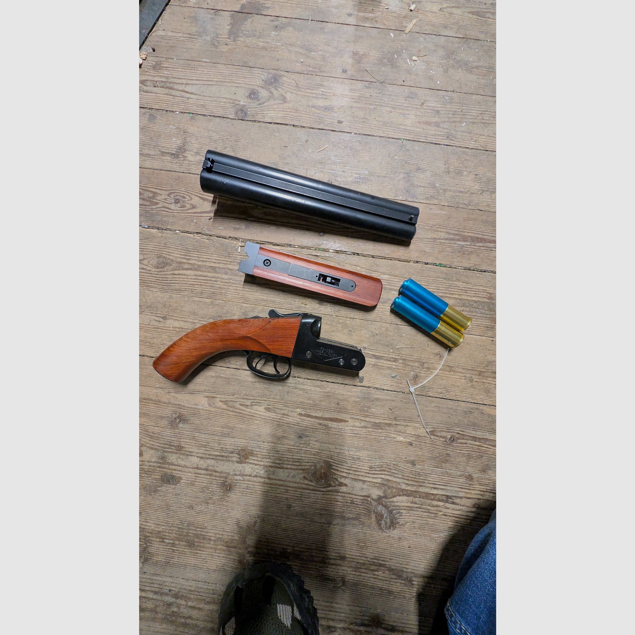 Airsoft double-barrel shotgun