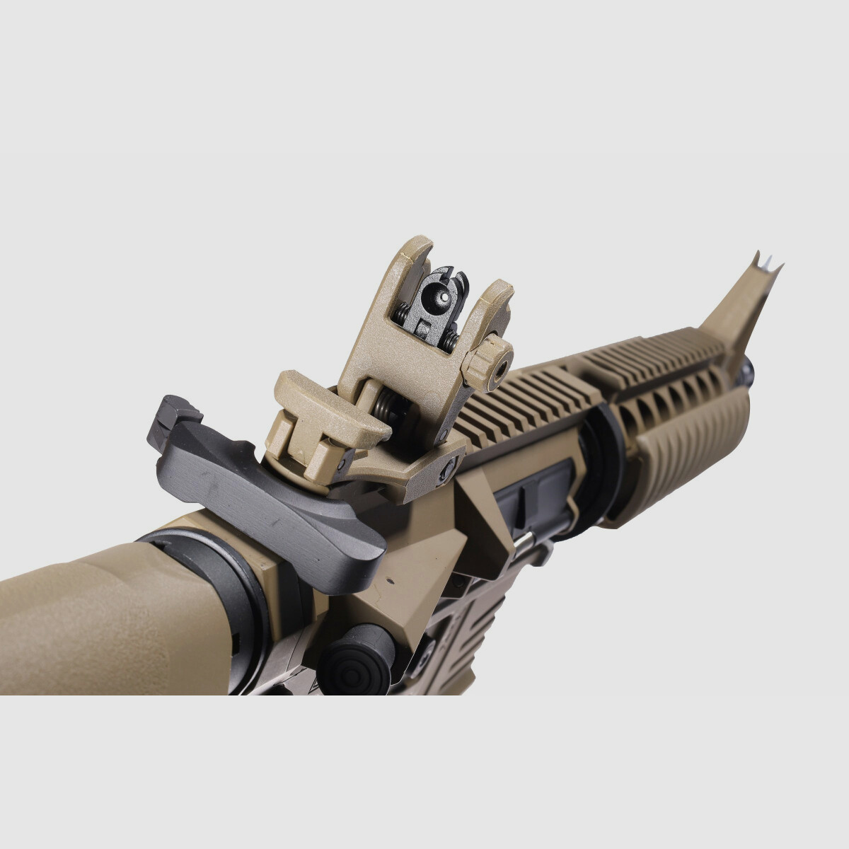 AR15 CQB-R ALPHA Metallo Completo Delta Armory Tan S-AEG Fucile Airsoft Libero da 18 Anni