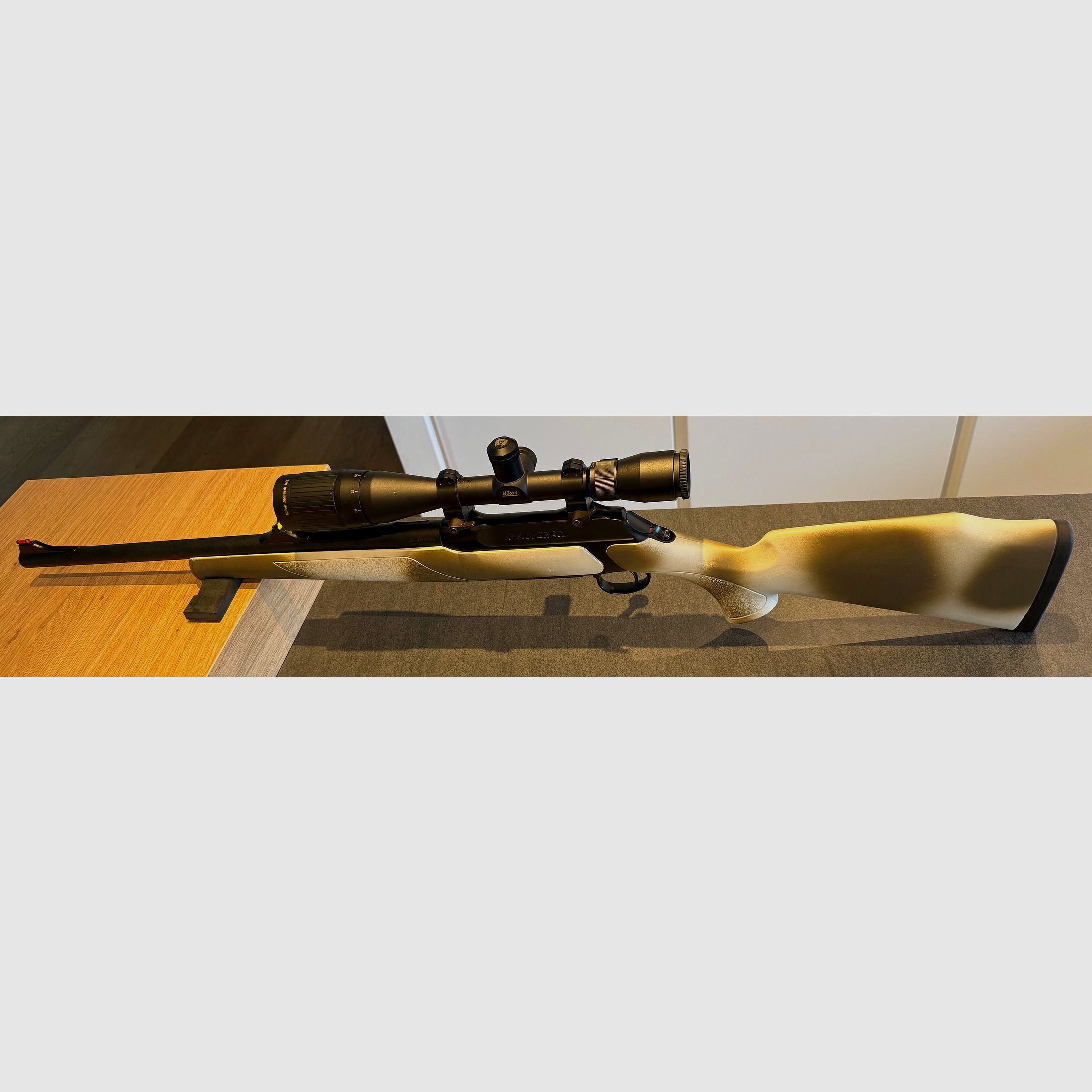 Sauer 202 rifle de repetición en calibre .308 Winchester con Nikon Monarch UCC 6,5–20× mira