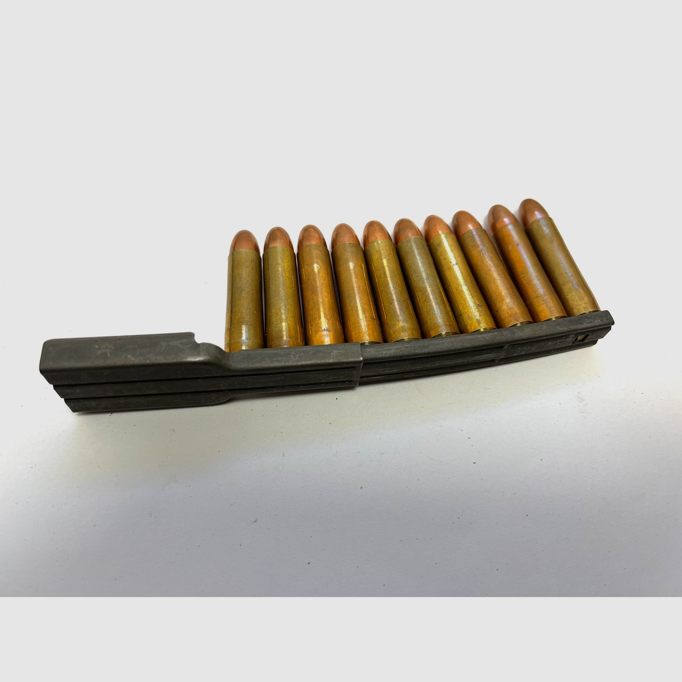 ••• US M1 .30 Carbine laadstrip met laadhulp + 10 stuks .30 Carbine decoratiepatronen •••