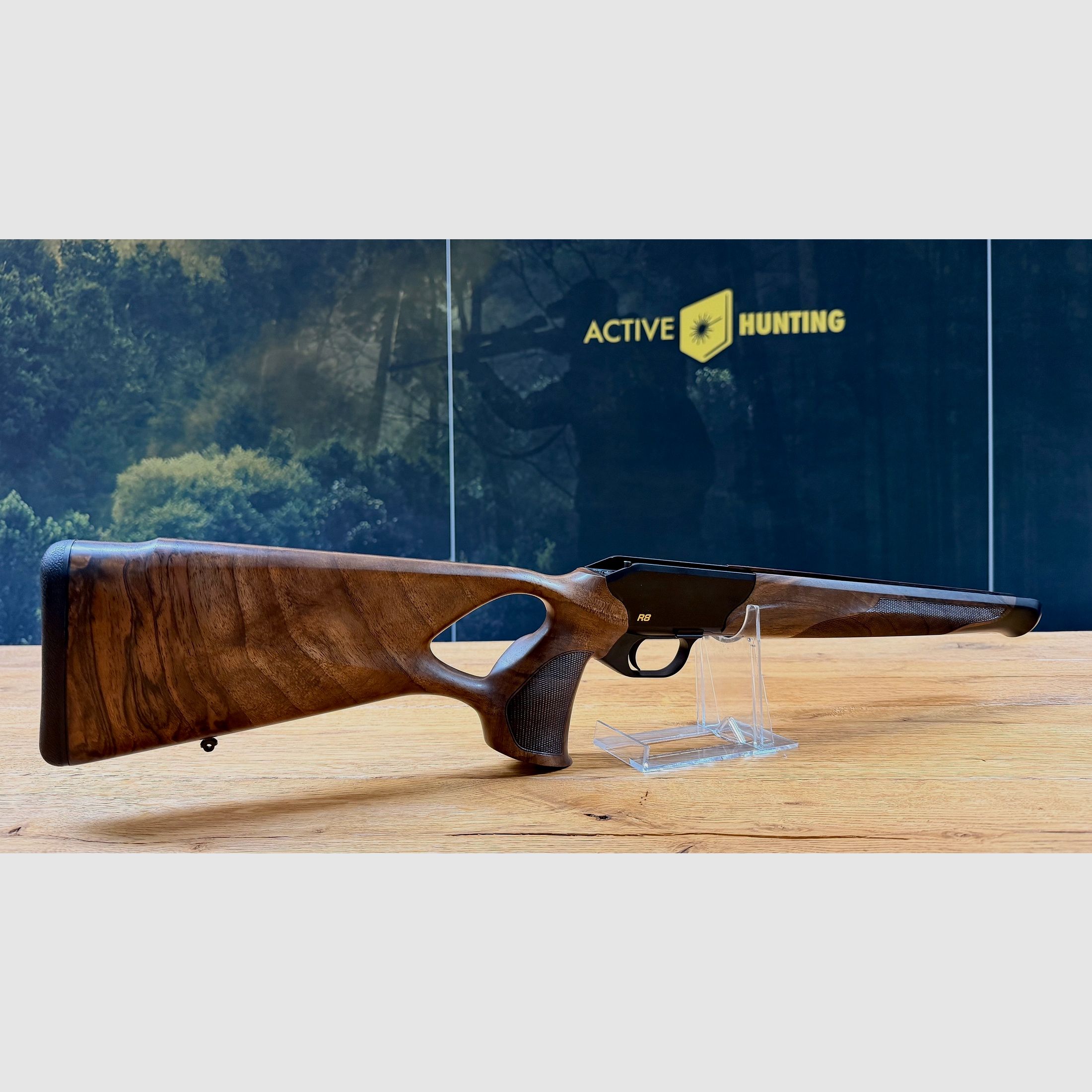 Blaser R8 Success Schäftung / Holzklasse 4 / R8 Logo in Gelb / top Holz absolute Gelegenheit