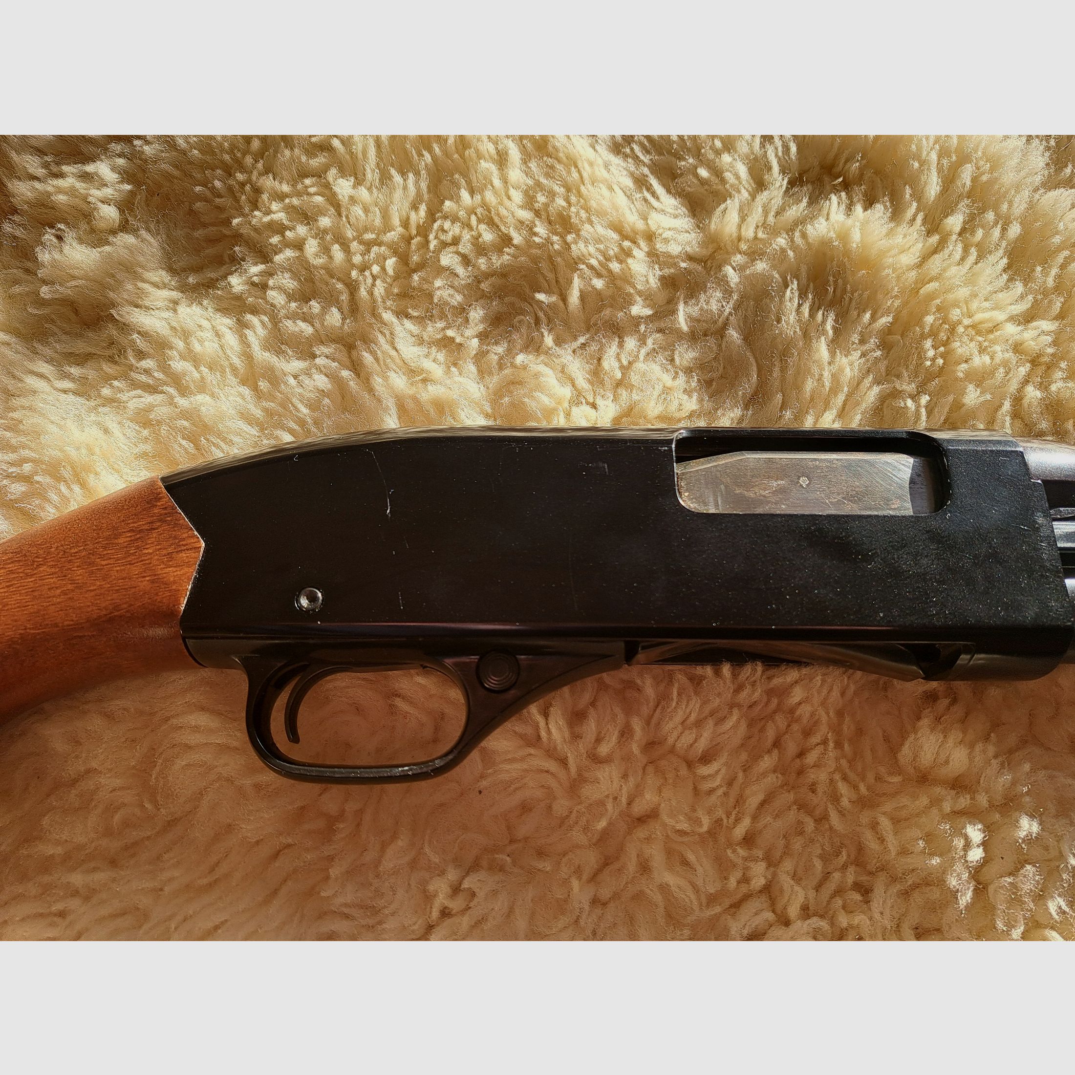 Vorderschaftrepetierflinte Winchester Defender 1300  LL 45cm im Kaliber 12/76 Kat. C