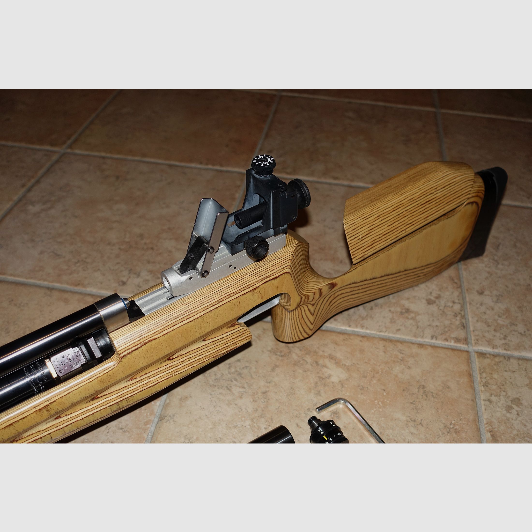 Fucile da competizione Feinwerkbau Mod. C60 + 2 cartucce + adattatore di riempimento