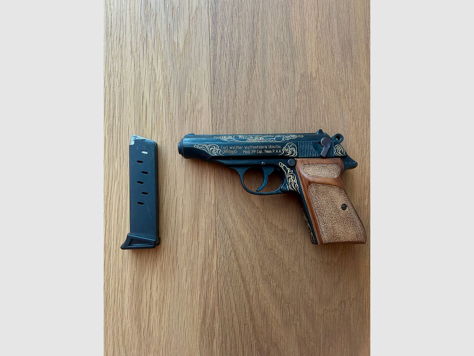 Unikat  Schreckschusspistole Walther PP cal. 9 mm P. A. K. mit Gravur