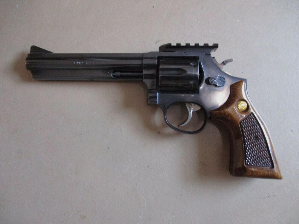 Revolver Taurus .357 magn 6 Zoll mit Weigand Weaver Schiene und Visier, Bild 1 von 3
