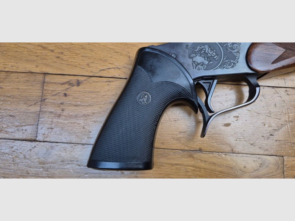 Très ludique Pistolet Thompson Center – Modèle Contender – Canon 10 pouces – Calibre 30-30 ou 30WCF – Arme de Rochester de début 1979 – Très beau bois – Très adaptée poignée Pachmayr – Superbe canon octogonal – Excellente Mécanique et détente – Belle arme d&rsquo;entrainement et de précision – TBE/TBE+, image 3 sur 30