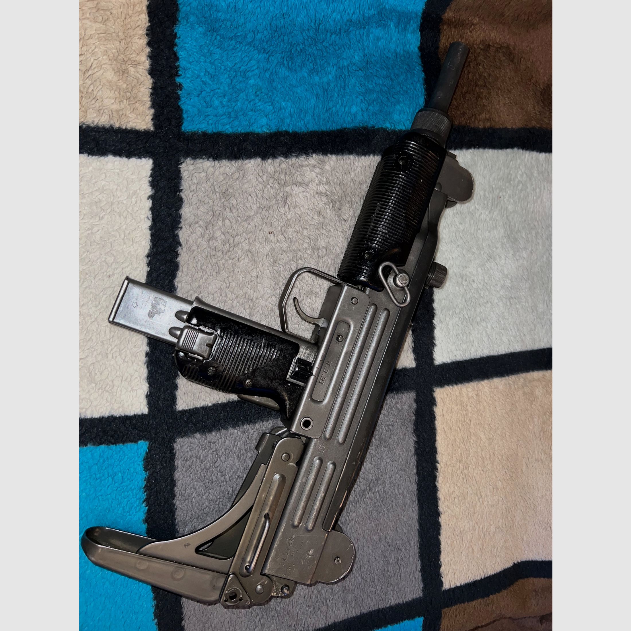 Original IMI Uzi submachine gun – EU deactivated firearm (AT 2022) – Rare Israeli military version with Hebrew stamps & intact folding stock