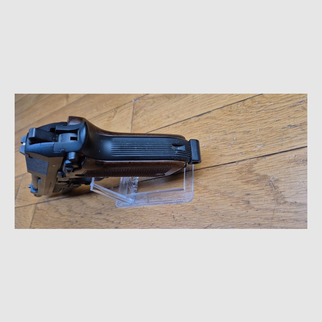 Superb Automatikpistole Beretta 93R – Weniger als 2.000 Exemplare! – Pony-Futteral für Fauré Le Page – Perfekte Anpassung an die Waffe – Sehr seltener originaler klappbarer Schaft – 1 Magazin mit 15 Schuss und 2 Magazine mit 20 Schuss – Ausgezeichneter Zustand, fast neu – TBE ++ – Kategorie A2 – Export AUSSCHLIESSLICH, Bild 18 von 29